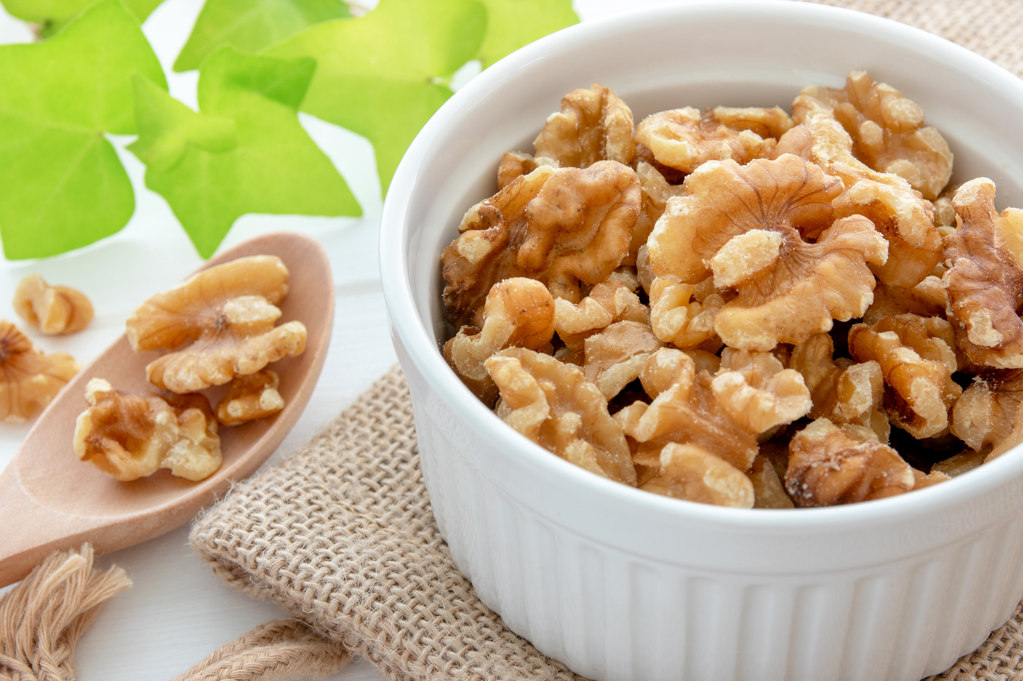 MDS_FRUITS_SECS_cerneaux_noix_AdobeStock_217242619
